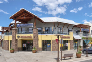 Restaurants with outdoor dining bend oregon at the Cascade Village Shopping Center