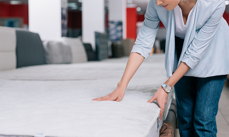 woman picking a mattress at mattress firm bend