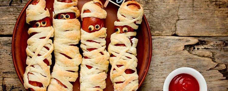 easy halloween party ideas, mummy hot dogs