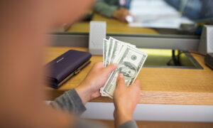 bank of america bend oregon, woman with money in hands